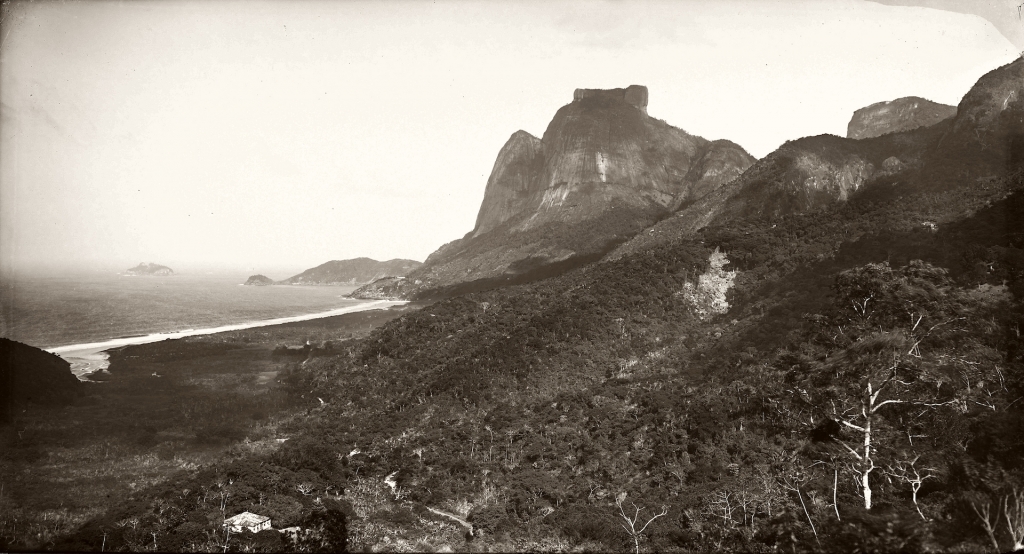 1. OK -M. Ferrez, 1890, Vista da Pedra da Gávea e Praia de São Conrado